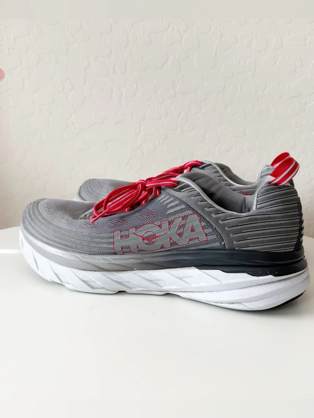 Hoka One One Shoes Men’s Bondi 6 Running Sneaker Gray Red